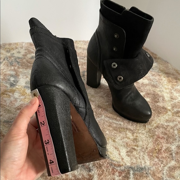 Vera Wang Marilyn Booties Black Leather EUC Size 7 - Picture 14 of 15